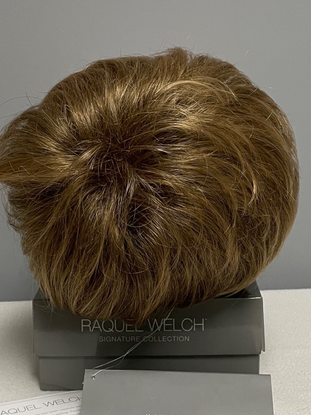 Rachel Welch Wig, Winner, Buttered Toast, Average, New with Tags - Picture 7 of 9
